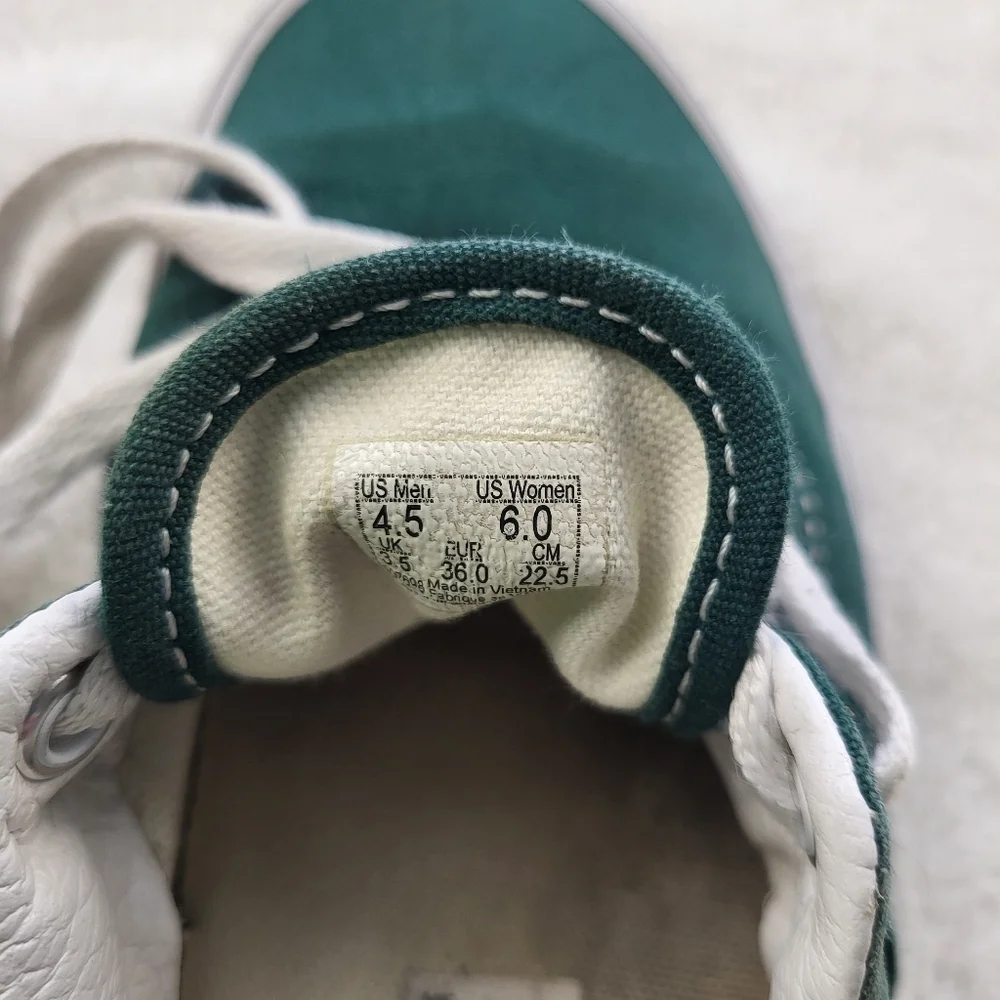 Vans Off the Wall Green Skater Athletic Shoes Women's Size 6 Previously Owned